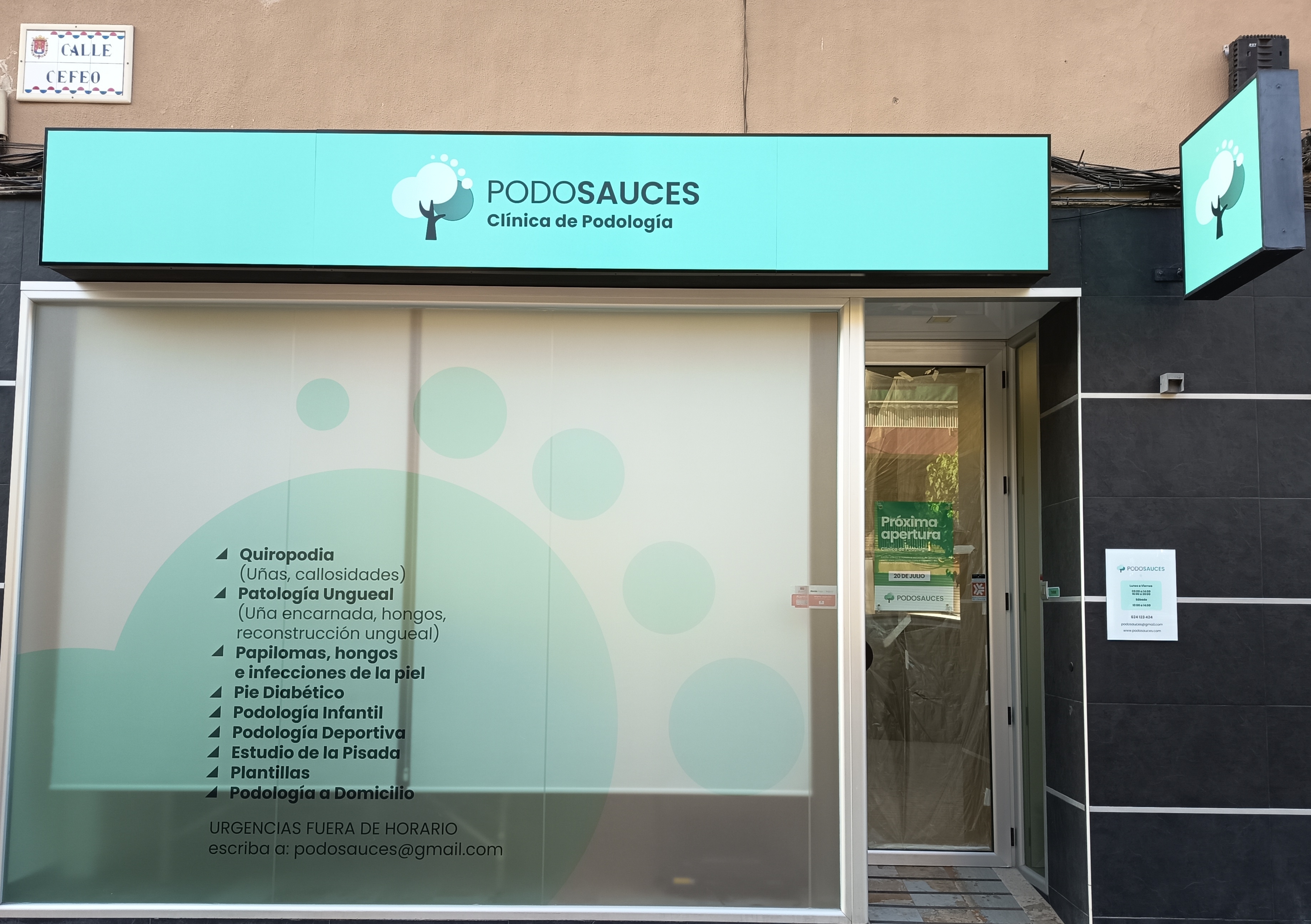 Fachada exterior de la clínica podológica